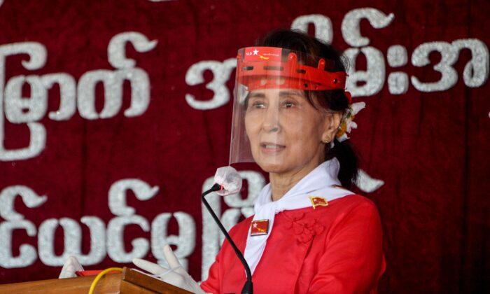 Burma Puts Suu Kyi on Trial on Charges Critics Call Bogus
