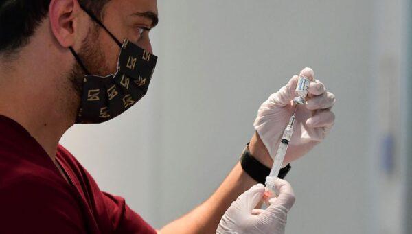 A pharmacy student prepares a Johnson & Johnson COVID-19 vaccine in Los Angeles, California, on May 7, 2021. (Frederic J. Brown/AFP via Getty Images)