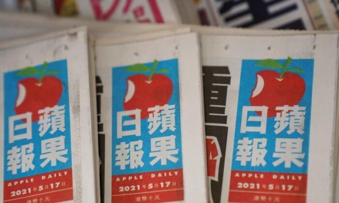 HK’s Apple Daily Says Police Arrest 5 Directors in Latest Blow to Free Press