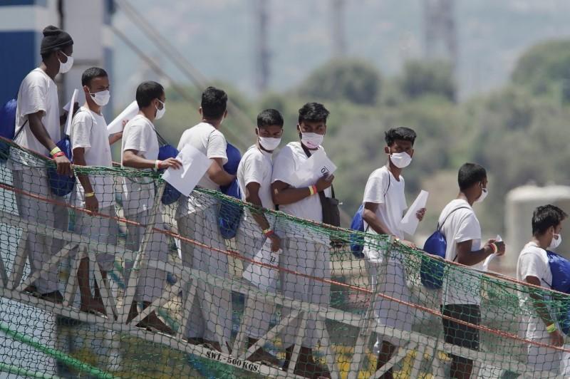 Hundreds of Migrants Rescued by MSF Charity Land in Sicily