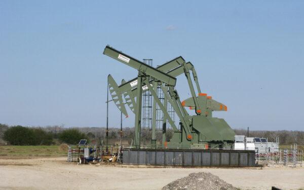 A pump jack stands idle in Dewitt County, Texas on Jan. 13, 2016. (Anna Driver/Reuters)