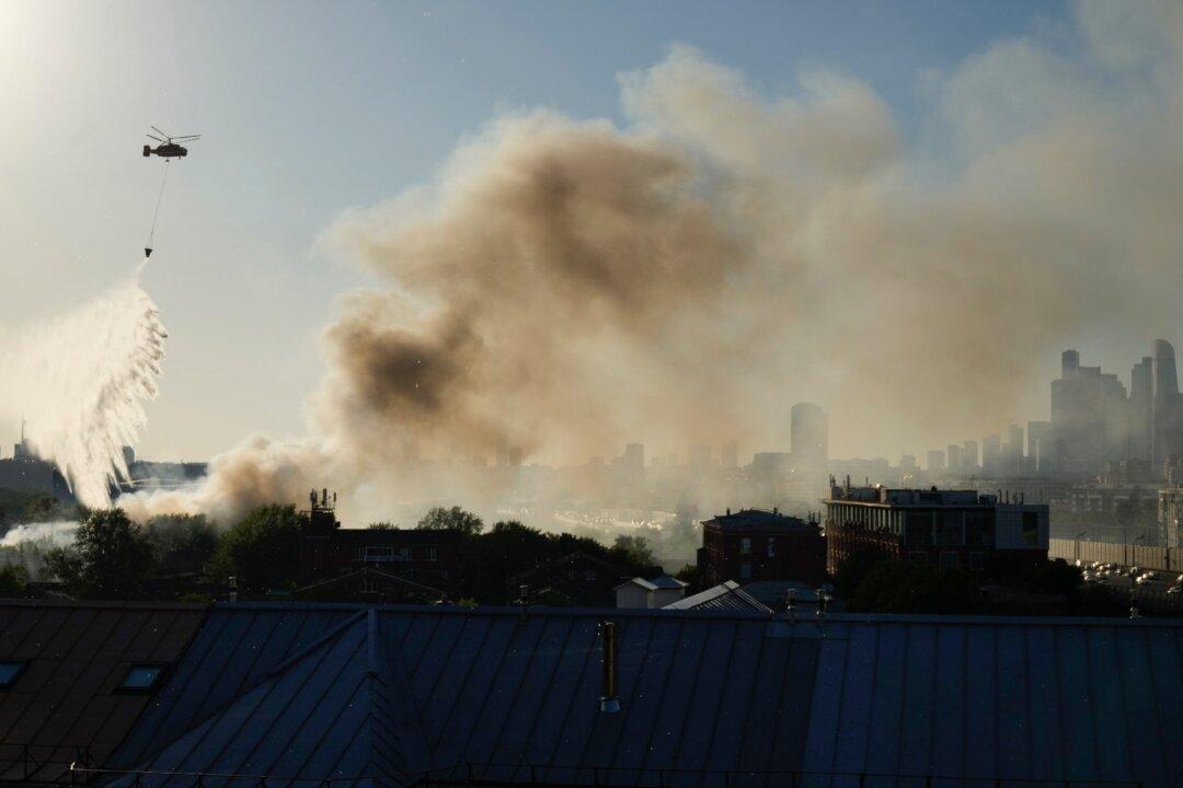 Blaze at Moscow Fireworks Warehouse Injures 4