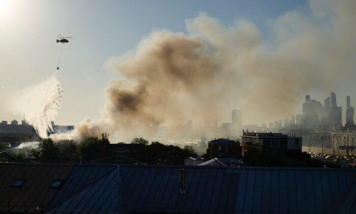 Blaze at Moscow Fireworks Warehouse Injures 4