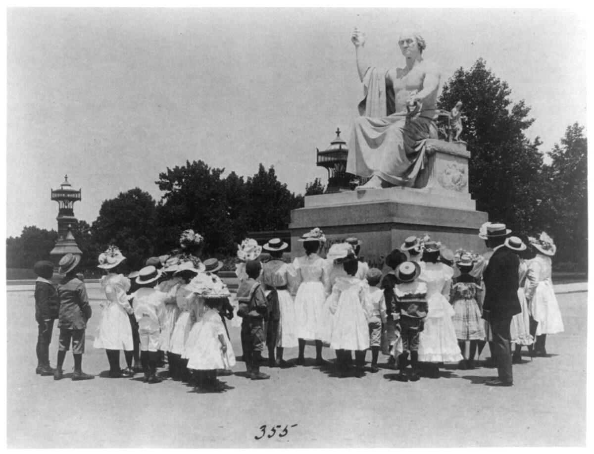 School children facing Horatio Greenough's statue of George Washington at the U.S. Capitol in 1899. (F.B. Johnston/Library of Congress, Public Domain)