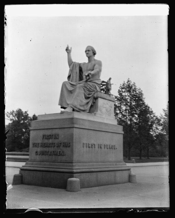 "George Washington," between 1918 and 1920. Glass negative. Statue Museum, Washington; Prints & Photographs Division, Library of Congress. (Public Domain)