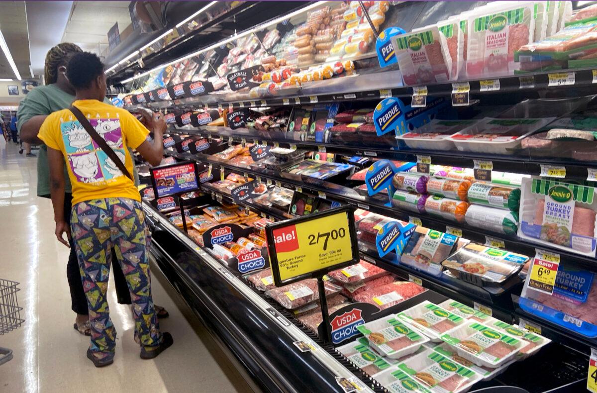 Customers shop for meat at a supermarket in Chicago, on June 10, 2021. (Scott Olson/Getty Images)