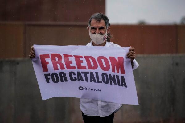 Jordi Cuixart, one of the Catalan leaders imprisoned for their role in the 2017 push for an independent Catalan republic, holds a banner at Lledoners prison in Sant Joan de Vilatorrada, near Barcelona, Spain, on June 23, 2021. (Joan Mateu/AP)