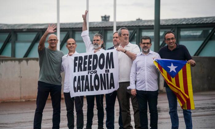 9 Pardoned Pro-Independence Catalan Leaders Walk Free