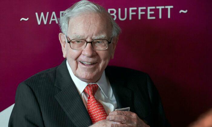 Buffett Says People Shouldn’t Worry About Berkshire, Banks