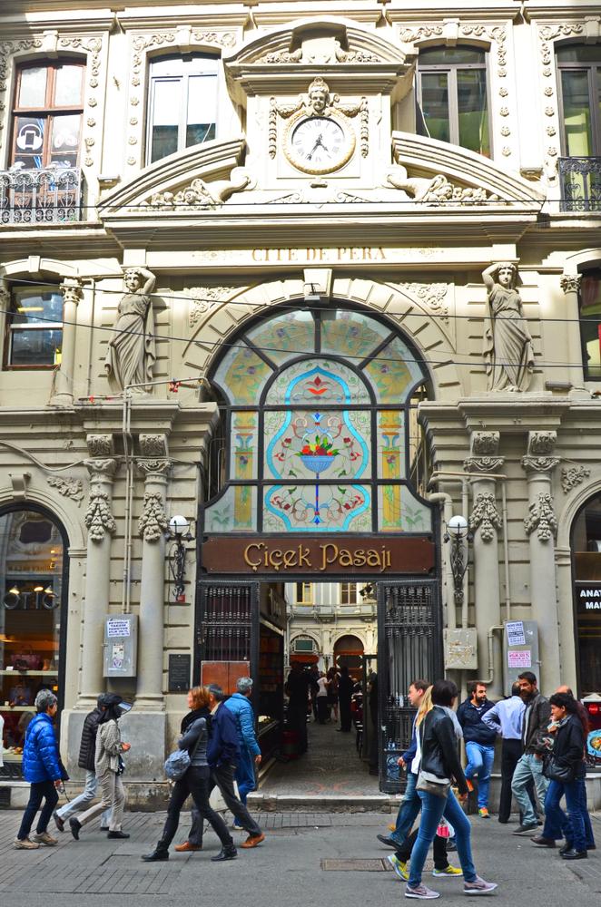 The entrance to the Flower Passage on Istiklal Avenue. (hbaltaci/Shutterstock)