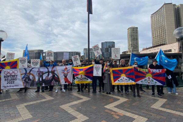 Communities of Tibetan, Uyghur, Hong Kong, Chinese, etc. call for boycotting Beijing's 2022 Winter Olympics in Sydney, Australia, on June 23, 2021. (The Epoch Times)