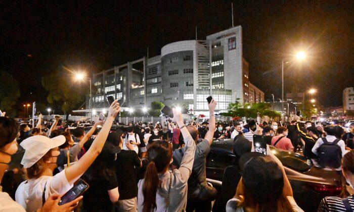 US Officials, Rights Groups Condemn Forced Closure of Hong Kong’s Apple Daily