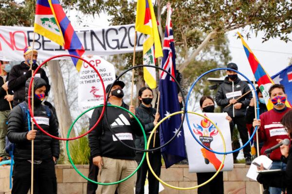 Communities of Tibetan, Uyghur, Hong Kong, Chinese, etc. call for boycotting Beijing's 2022 Winter Olympics in Melbourne, Australia, on June 23, 2021. (The Epoch Times)