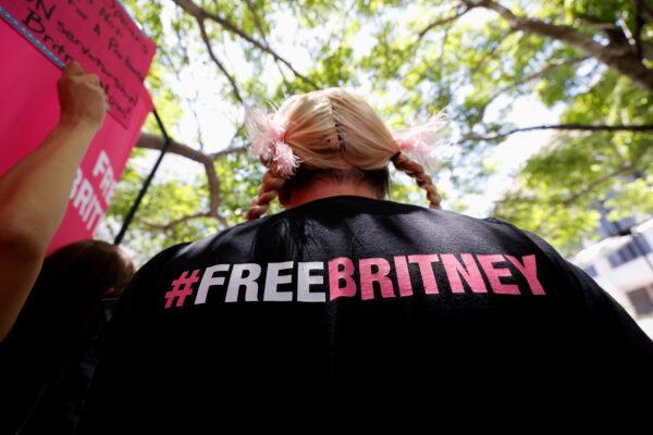 A person protests in support of pop star Britney Spears on the day of a conservatorship case hearing at Stanley Mosk Courthouse in Los Angeles, Calif., on June 23, 2021. (Mario Anzuoni/Reuters)