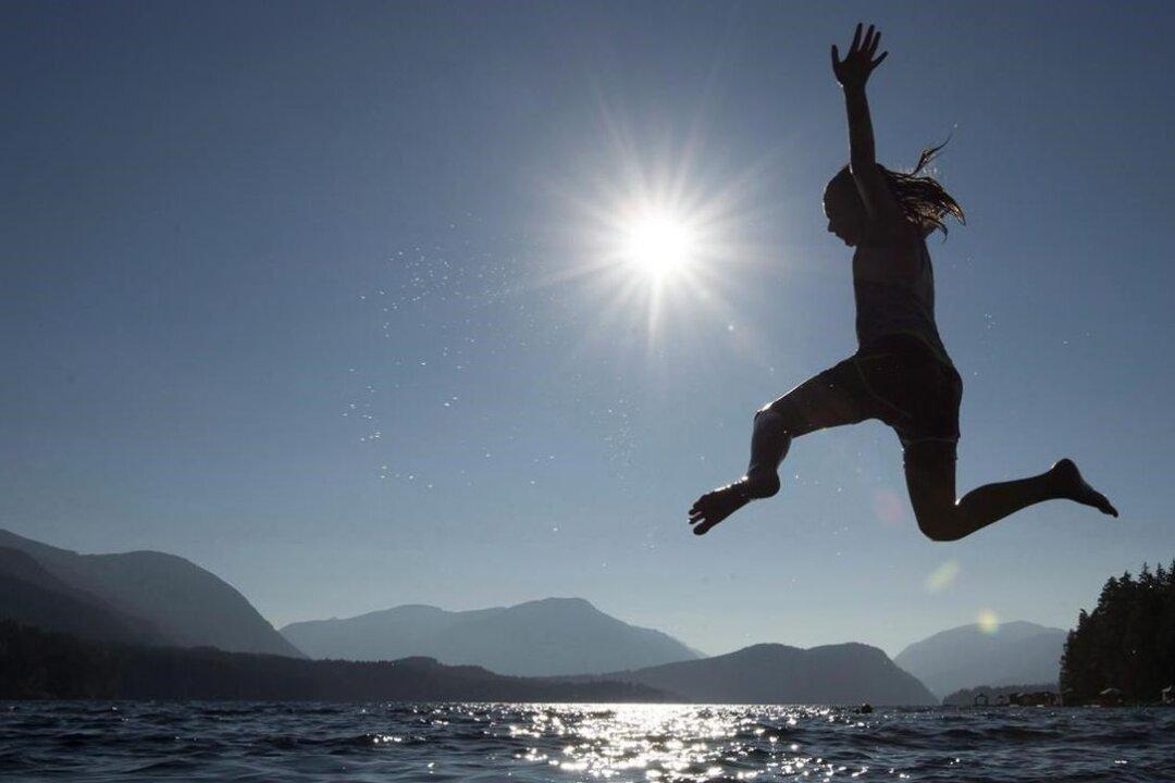 Record Heat Now Due From B.C., to Alberta, Parts of Yukon and Northwest Territories