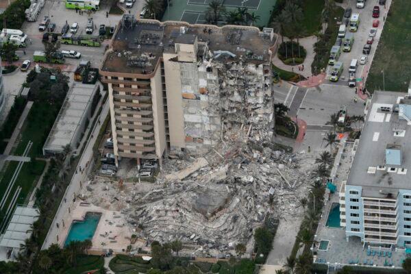 Part of the 12-story oceanfront Champlain Towers South condo that collapsed in Surfside, Fla., early on June 24, 2021. (Amy Beth Bennett/South Florida Sun-Sentinel via AP)