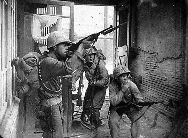 U.S. Army troops fight in the streets of Seoul, South Korea, on Sept. 20, 1950. (National Archives/AFP via Getty Images)