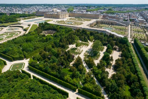 The 15 groves that 17th-century landscape architect André Le Nôtre designed were private shaded spaces enclosed by trees, hedges, or trellises. Each grove had a distinct theme designed to delight and surprise visitors. (T. Garnier/Palace of Versailles)