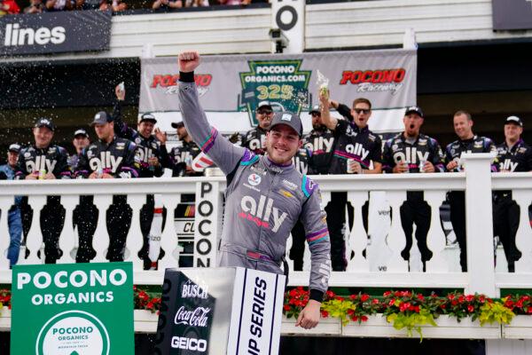 Alex Bowman (C) driver of car 48, celebrates with his crew after winning the NASCAR Cup Series auto race at Pocono Raceway, in Long Pond, Pa., on June 26, 2021. (Matt Slocum/AP Photo)
