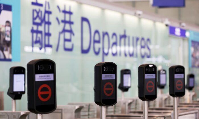 Hong Kong’s UK Flight Ban Leaves Students Stranded, Parents in Despair