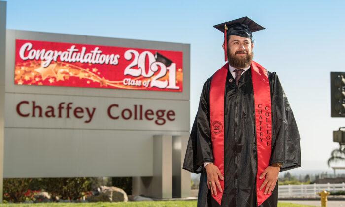Student Who Slept in His Truck Overcomes Odds to Become Class Speaker at College Graduation