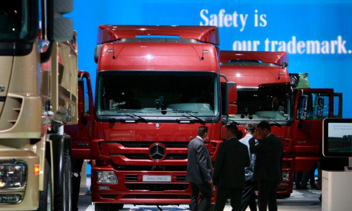 Makers of New Heavy Trucks Must Cut Nitrogen Oxide Pollution by Over 80 Percent: EPA