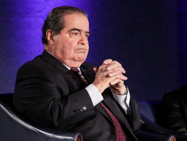  Supreme Court Justice Antonin Scalia waits for the beginning of the taping of "The Kalb Report" on April 17, 2014, at the National Press Club in Washington, D.C. (Photo by Alex Wong/Getty Images)