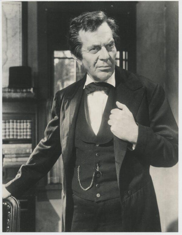 Raymond Massey as Abe Lincoln. (RKO Radio Pictures)