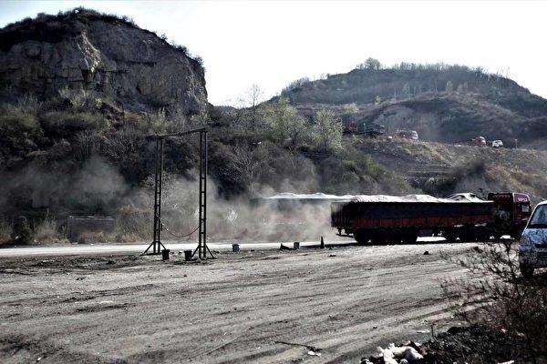 Pollution caused by a local aluminum factory in Shanxi Province, China. (Courtesy of interviewee of The Epoch Times Chinese Edition)