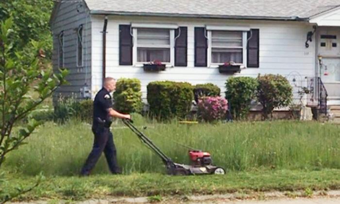 Rhode Island Police Officer Mows a 73-Year-Old Woman’s Lawn After Noticing the Overgrown Yard