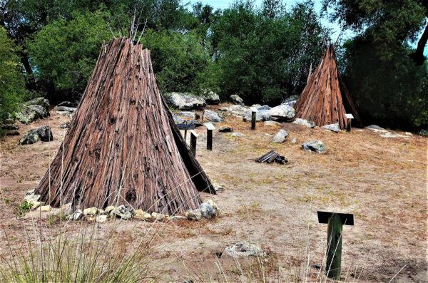 An exhibit at the Coarsegold Historic Museum in Madera County, Calif., shows how Native Americans used to live. (Victor Block)