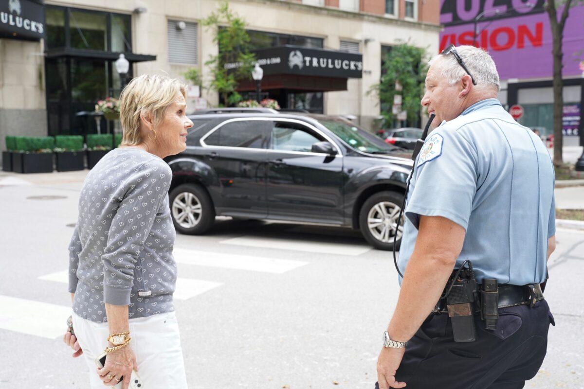 Patricia stops to thank a police officer for his work in the Gold Coast neighborhood in Chicago, on June 21, 2021. (Cara Ding/Epoch Times)