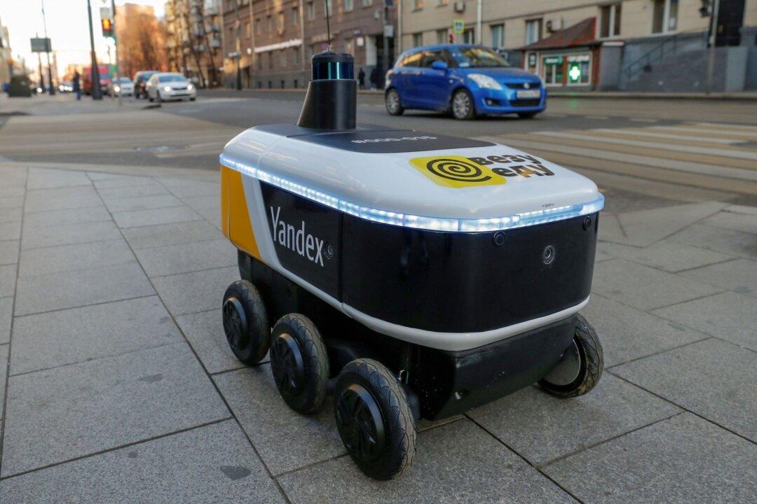 Russia’s Yandex Driverless Robots to Deliver Food at US Colleges With GrubHub