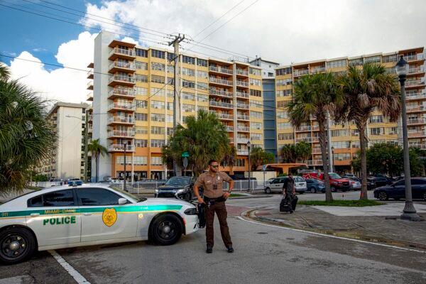 The city of North Miami Beach has ordered that Crestview Towers Condominium be immediately closed and evacuated Friday, on July 2, 2021, in the evening after a building inspection report found it to have unsafe structural and electrical conditions, city officials announced. (Daniel A. Varela/Miami Herald)