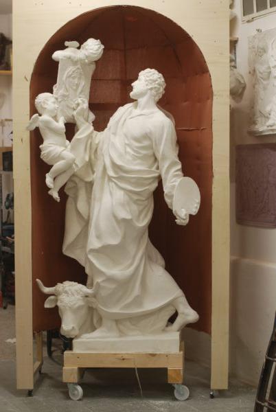 “Saint Luke,” one of the Four Evangelists, 2021, by Cody Swanson. Plaster. Chapel of the Holy Cross, Jesuit High School, Tampa, Fla. (Courtesy of Cody Swanson)