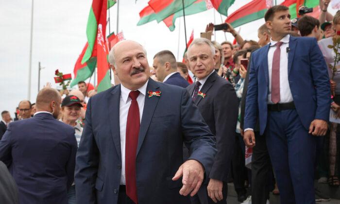 Belarus Government Blocks Media Outlet, Detains Reporters
