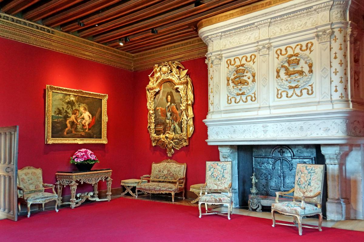 Chenonceau is famous for its extravagant Renaissance furnishing and finishing touches, like the magnificent gold-embossed Renaissance fireplace in Louis XIV’s Drawing Room. (Dominique Couineau/Château de Chenonceau)