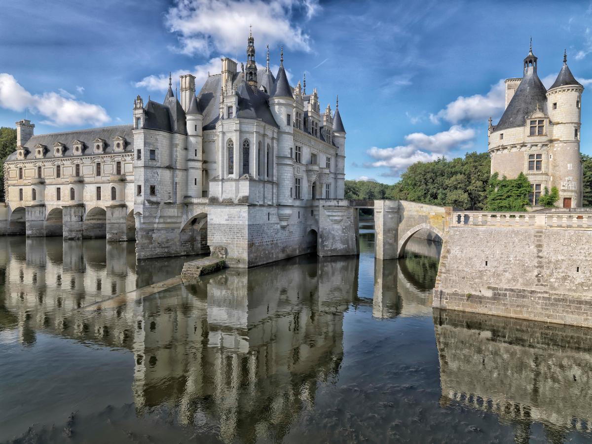 This view of Château de Chenonceau from the northeast shows the chapel and the library with their medieval and Gothic architectural influences. (Yvan Lastes/CC-BY-3.0)