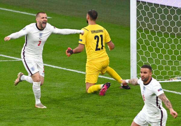 England's Luke Shaw (L) celebrates after scoring his side's opening goal during the Euro 2020 final soccer match between Italy and England at Wembley stadium in London on July 11, 2021. (Facundo Arrizabalaga/Pool via AP)