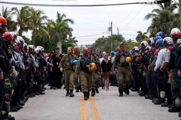 Members of the Israel Defense Forces’ (IDF) National Rescue Unit are given a send off by search and rescue personnel in Surfside, Fla., on July 10, 2021.(Anna Moneymaker/Getty Images)