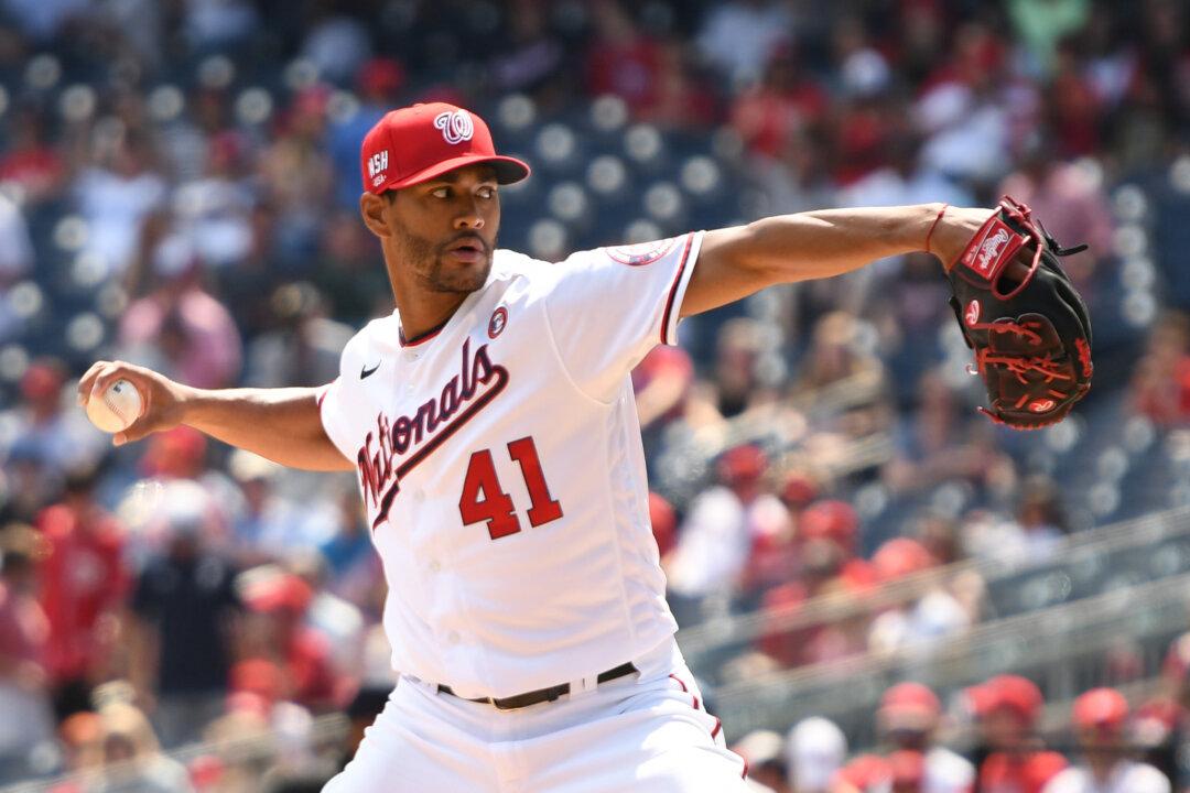 Father of MLB Pitchers Saves Woman With Heimlich Maneuver at Game