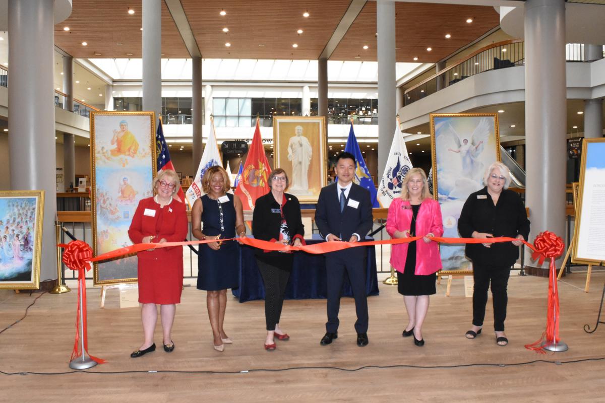 Art Exhibit Showing Persecution of Spiritual Group in China Moves Viewers in Atlanta