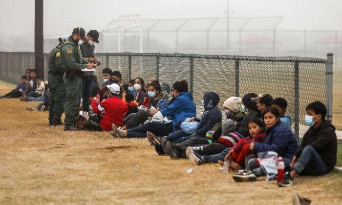 GOP Doctors: Biden Administration Not Disclosing Whether Border Crossers Are Being Tested for COVID-19