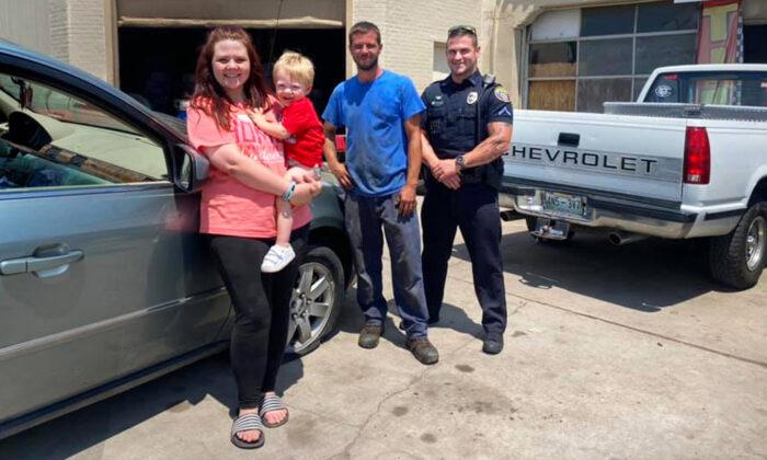 Police Officer Responds to Mom Stranded on Roadside With Blown Tire—Helps Her Get New Set for Free