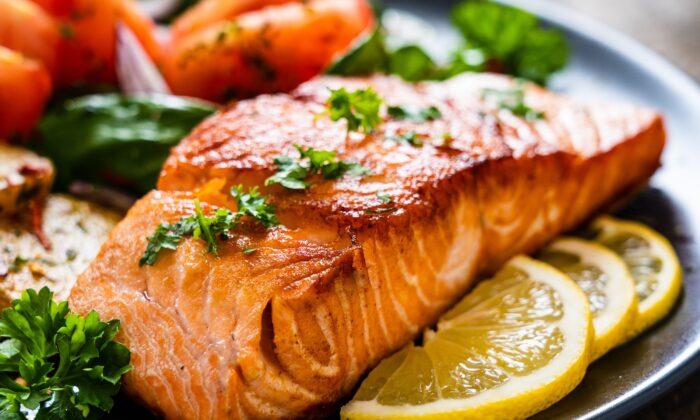 Diets Higher in Fish Fats, Lower in Vegetable Oils May Help Frequent Migraine Sufferers