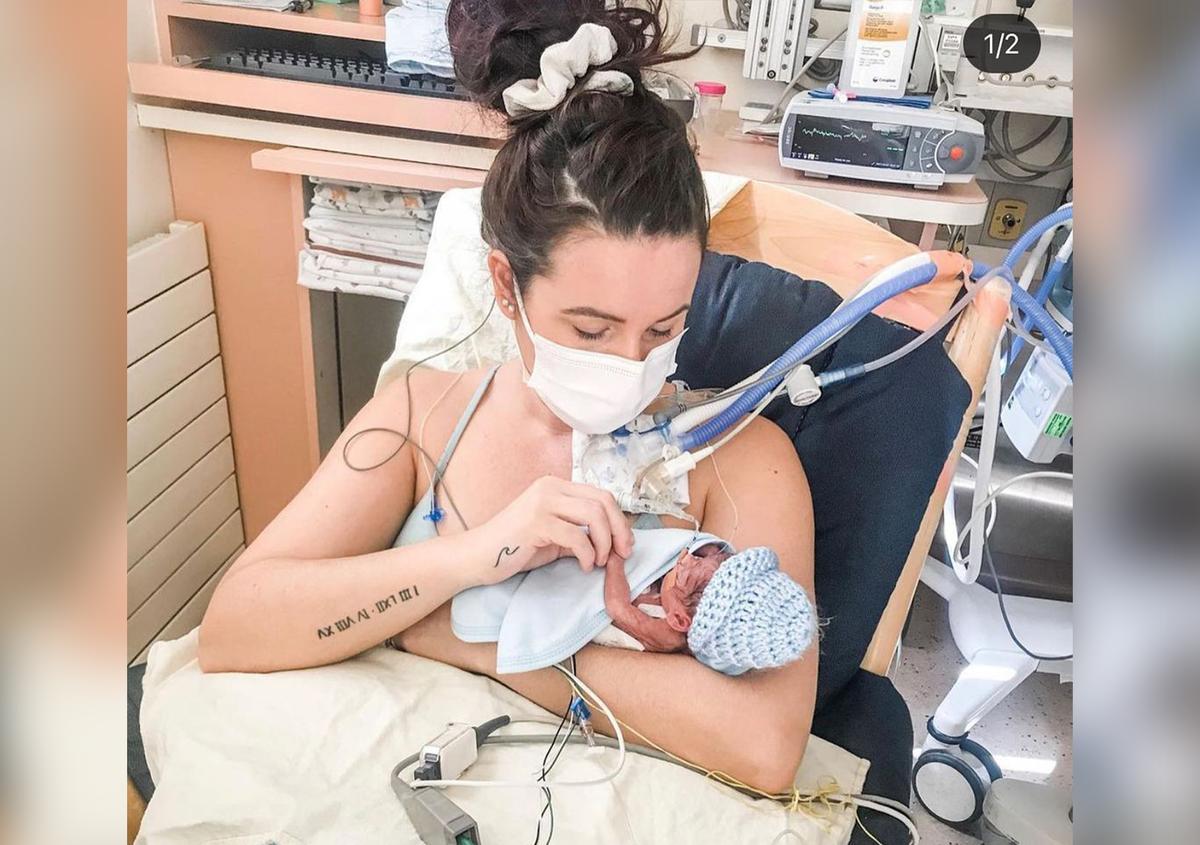 Amanda nurses her son Jaxen in the hospital. (Courtesy of <a href="https://www.facebook.com/amanda.allen.7982">Amanda Green</a>)