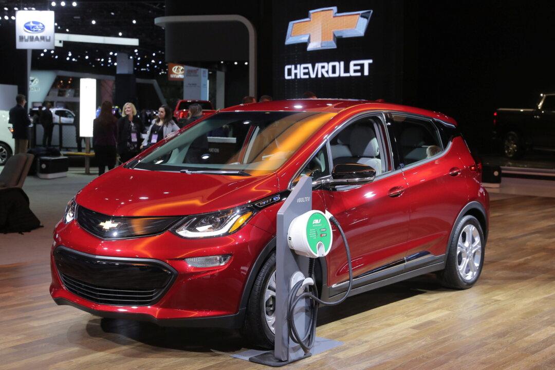 US Urges 50,000 Chevy Bolt Owners to Park Outside Because of Fire Risks