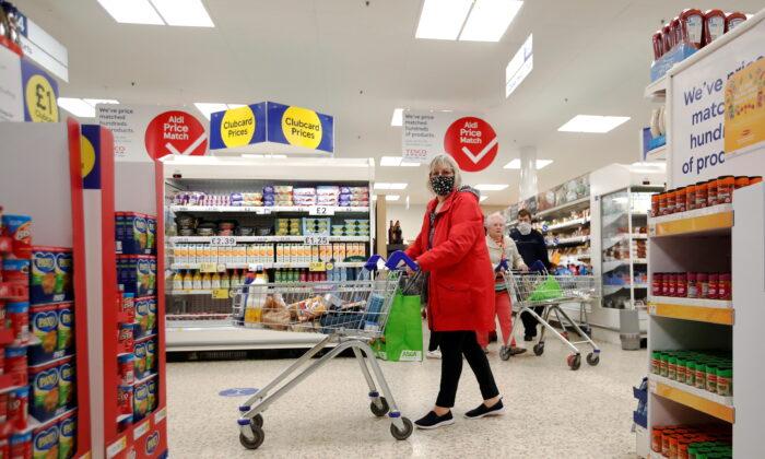 UK Supermarkets Ask Shoppers To Keep Wearing Masks