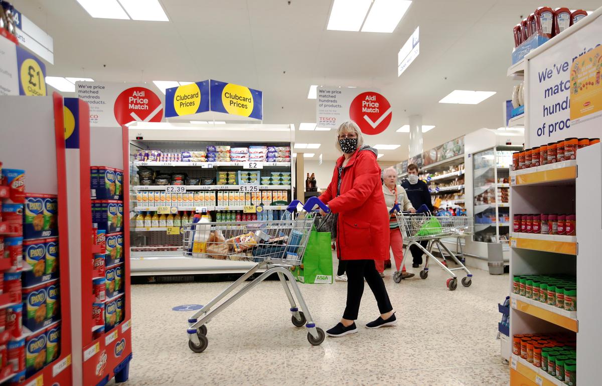 UK Supermarkets Ask Shoppers To Keep Wearing Masks