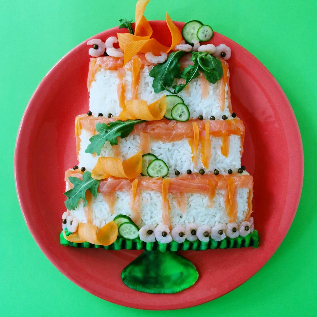 "Sushi Drip Cake" made of rice, smoked salmon, shrimp, cucumber, carrots, and rucola (rocket). Can be served with ginger, wasabi, and soy sauce.  (Courtesy of <a href="https://www.instagram.com/demealprepper/">Jolanda Stokkermans</a>)